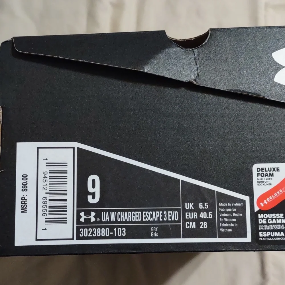 Under Armour size 9 athletic shoes